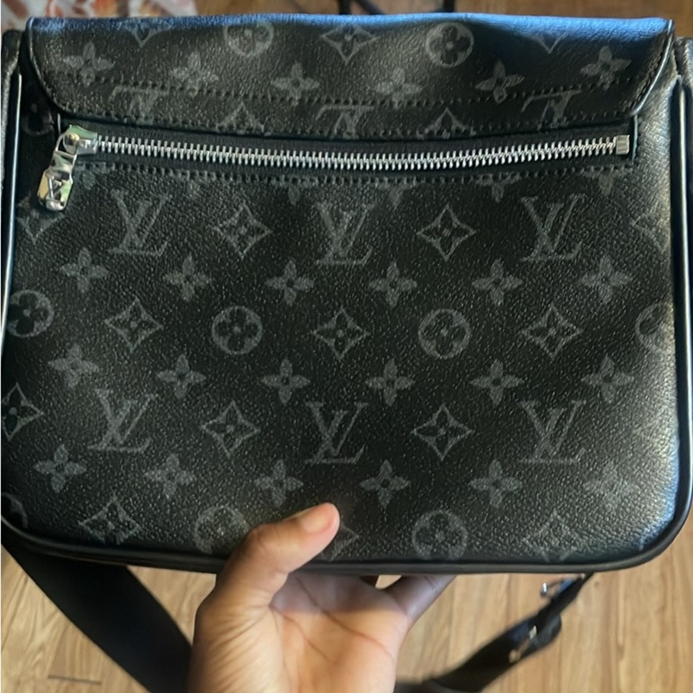 Lv Men’s Messenger bag “will negotiate price”